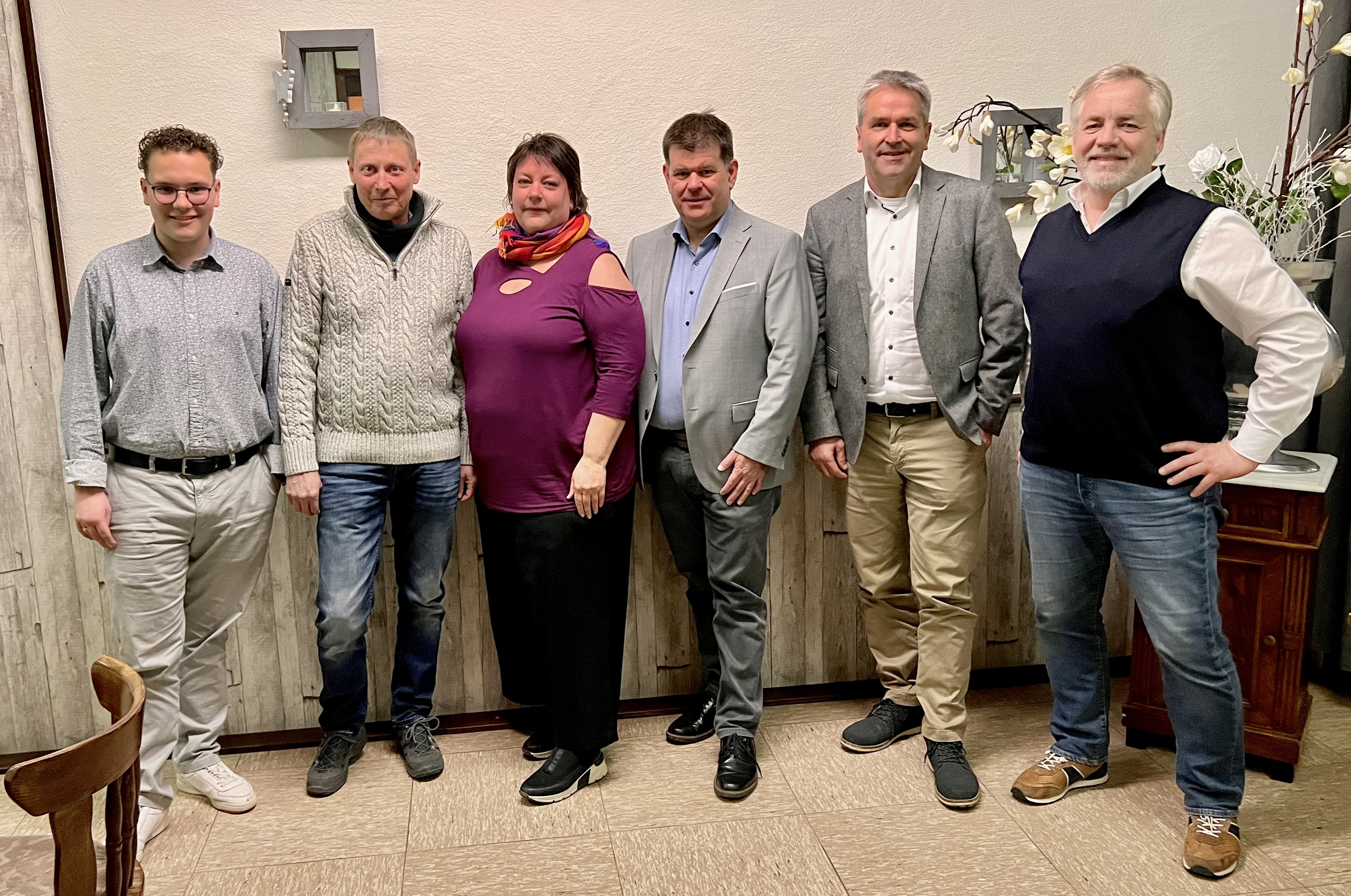 Die Veranstalter mit den Referenten:  v.l.n.r. Marc Frings, Thomas Niedrig, Beate Jung, Technischer Beigeordneter Torsten Bölinger, Geschäftsführer der e-Regio Markus Böhm, Christoph Maurer